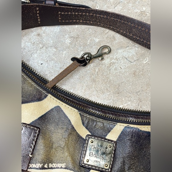 Dooney And Bourke Giraffe Print Handbag - Picture 12 of 16